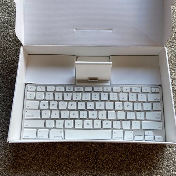 APPLE IPAD KEYBOARD DOCK MC533LL/B - Picture 4 of 6